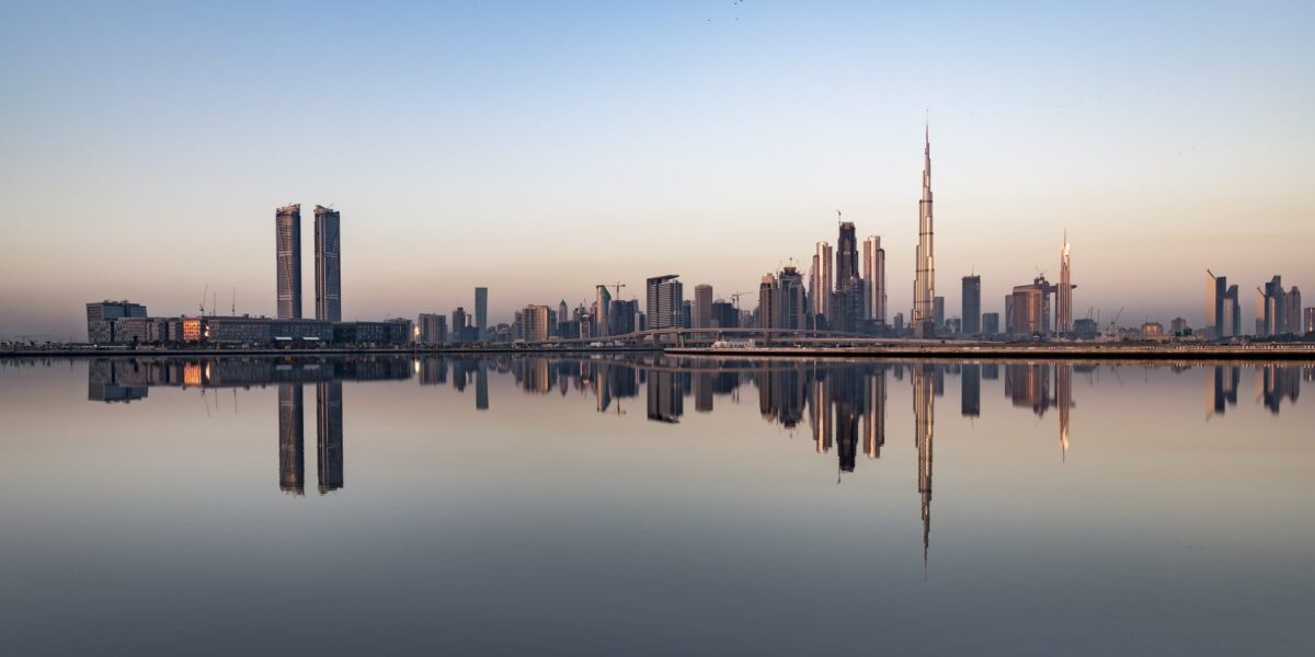 Der Burj Khalifa prägt mit 828 m Höhe die Skyline von Dubai