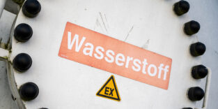Tank mit Wasserstoff-Aufkleber