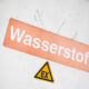 Tank mit Wasserstoff-Aufkleber