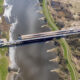 Die Elbquerung bei Wittenberge während des Baus der neuen A14-Brücke im April 2025