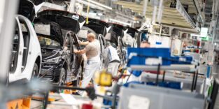 Blick in die Werkshalle von VW