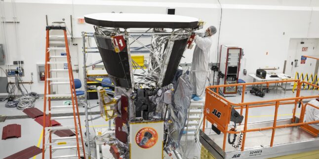 Hitzeschild der Parker Solar Probe wird montiert