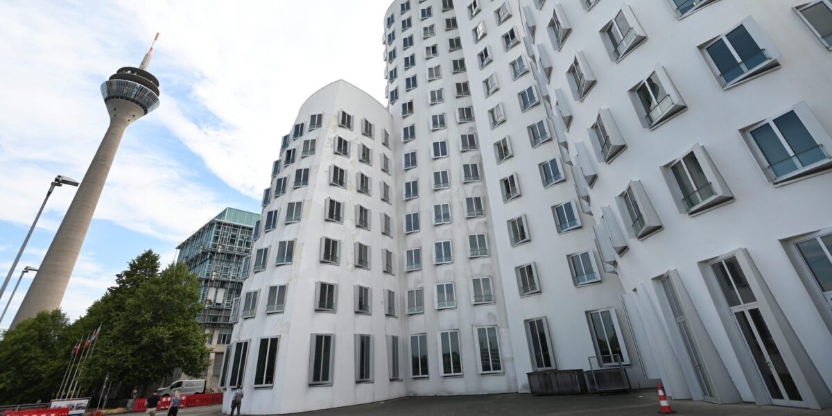 Das Gebaeude-Ensemble NEUER ZOLLHOF in Duesseldorf