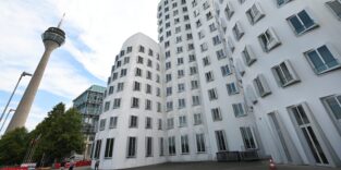 Das Gebaeude-Ensemble NEUER ZOLLHOF in Duesseldorf