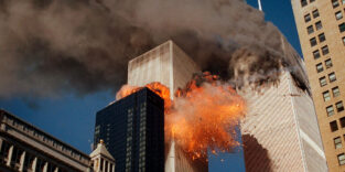Einschlag der Verkehrsflugzeuge in das World Trade Center