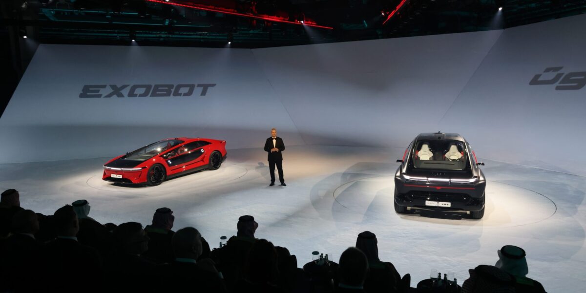 Dieses am 21. September 2026 aufgenommene Foto zeigt die Präsentationsveranstaltung für die ersten Elektrofahrzeuge von CEER in der King Abdullah Economic City in Saudi-Arabien. CEER, die erste Automobilmarke Saudi-Arabiens, stellte am Montag seine ersten Elektrofahrzeuge unter dem Namen EXOBOT vor.