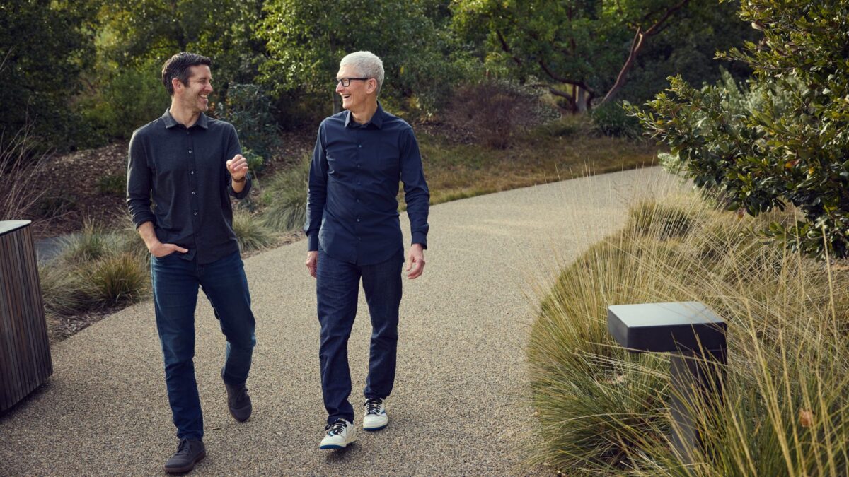 Der künftige Apple-CEO John Ternus und Tim Cook kennen sich gut. Foto: © 2026 Apple Inc. Alle Rechte vorbehalten