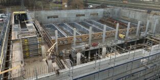 Rohbau der neuen Flusswasserfilterhalle im Wasserwerk Hosterwitz. Im Inneren entstehen die Filterbecken und technischen Bereiche für die zusätzliche Aufbereitung von Elbwasser.
