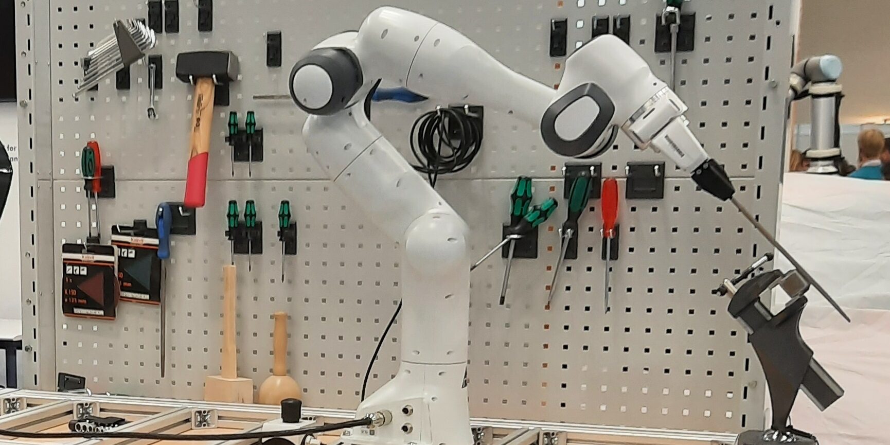 Google stellt mit Gemini Robotics KI-Modell für Roboter vor