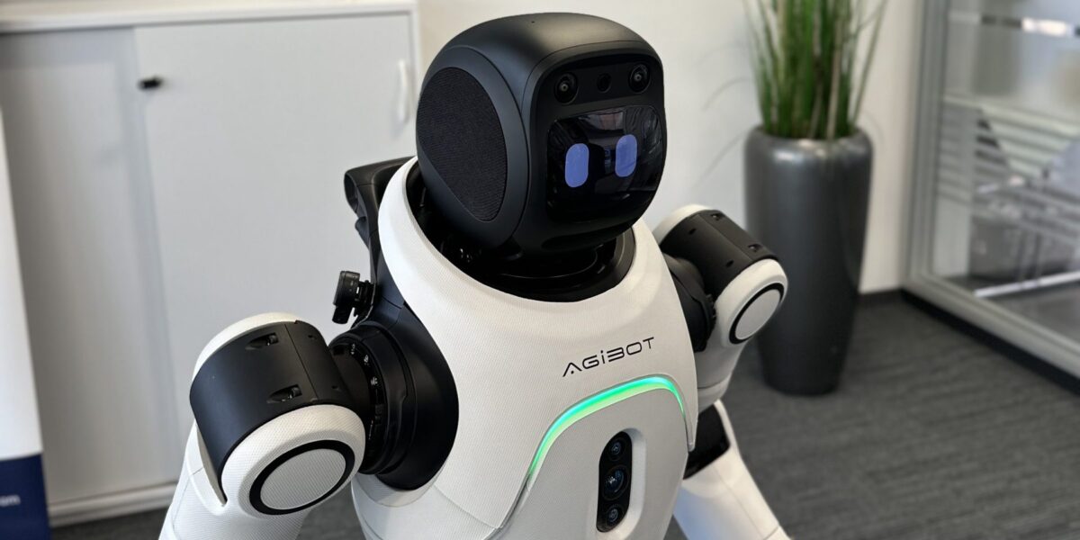 Humanoider Roboter von Agibot in Büro in Lemgo