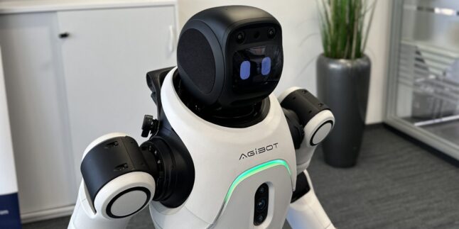 Humanoider Roboter von Agibot in Büro in Lemgo