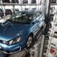 Ein VW Golf von 2016 in der Autotürmen in Wolfsburg.