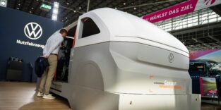 Funktionsmodell des autonomen Rollstuhl-Shuttles von Volkswagen Nutzfahrzeuge auf der Rehacare 2026.