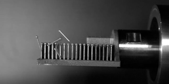 Hochgeschwindigkeitsaufnahme des ultraschallbasierten Verfahrens vom Fraunhofer IAPT zum Entfernen von optimierten Stützstrukturen.