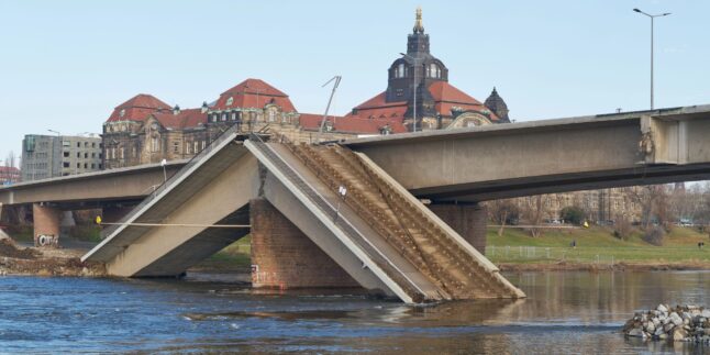 Die eingestürzte Carolabrücke in Dresden.