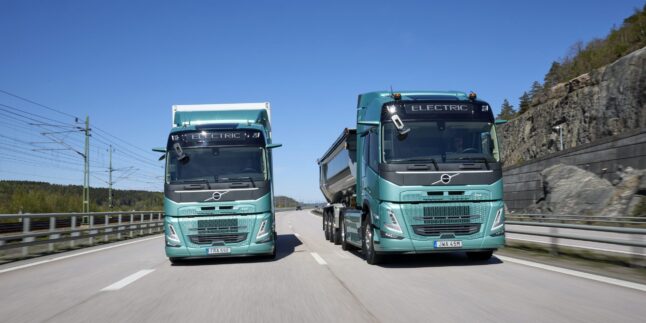 Zwei Lkw auf der Straße
