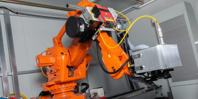 Fraunhofer IPT’s Multi-Technologie-Plattform mit Laser und Lichtbogen