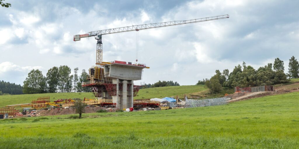 Eine Brücken-Baustelle als Beispiel für nachhaltiges Bauen.