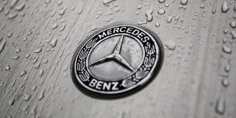 Gewinneinbruch bei Mercedes: Umbau kostet – Absatz wackelt