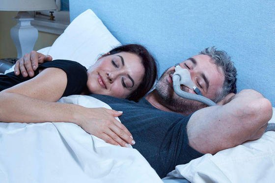 So sitzt die Anti-Schnarch-Maske perfekt