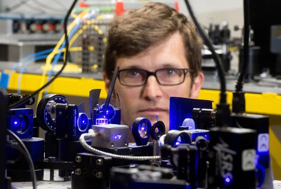 Diese Superuhr stellt die Atomuhr in den Schatten