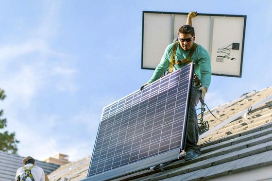 Hightech-Dachziegel sollen Solarmodule ersetzen