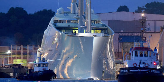 Gigantische Segelyacht hat Kieler Werft verlassen