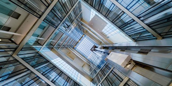Die schnellsten Aufzüge der Welt: Warum man in diesem Lift niemals allein nach oben fährt