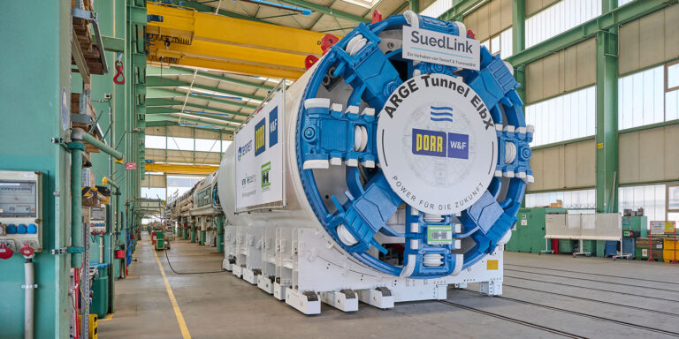 Tunnelbohrmaschine übergeben