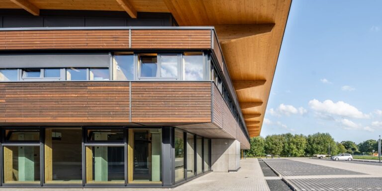 Holz-Hybridbau mit großer Spannweite