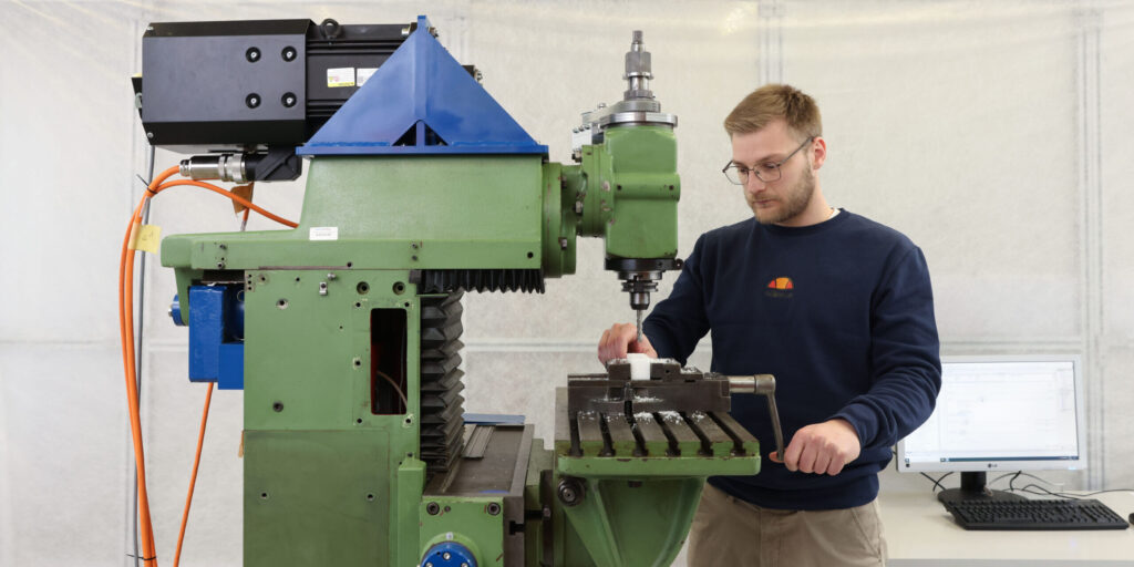 60 Jahre alte Fräsmaschine bekommt digitalen Zwilling