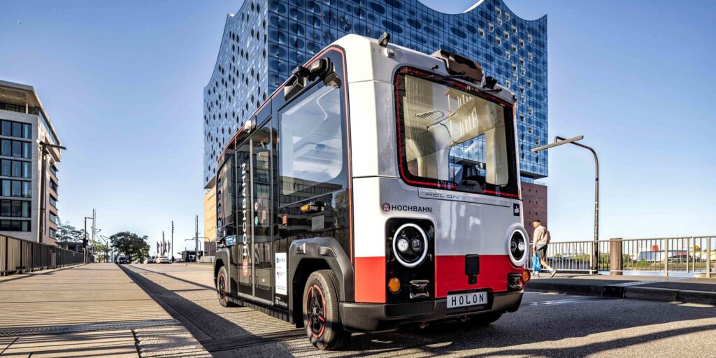 Der Holon Urban vor der Elbphilharmonie