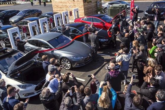 Tesla soll an Graphenbatterie für Reichweiten von 800 km arbeiten