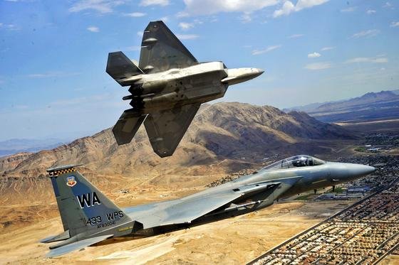 US-Militär kämpft erstmals mit Überschall-Jet F-22 Raptor