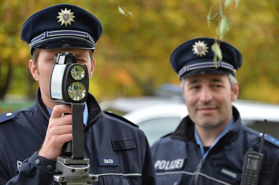 Radarpistole erkennt SMS-Schreiben am Steuer