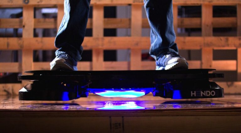 US-Ingenieure entwickeln schwebendes Hoverboard