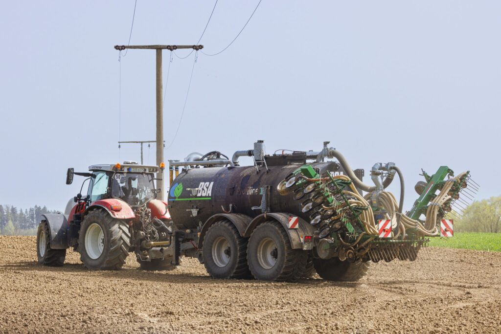 Traktor auf Feld