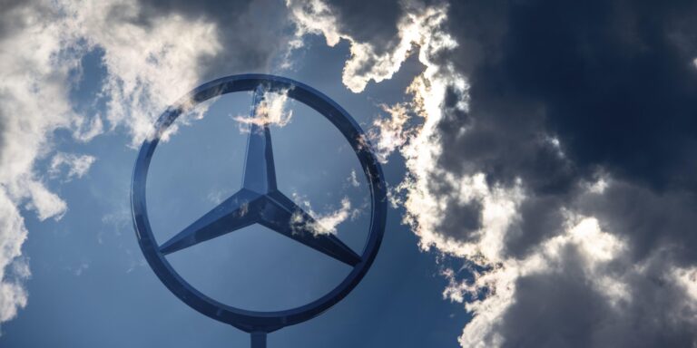 VW, Mercedes, Porsche: Warum die Aktien trotz Gewinneinbruch nicht fallen
