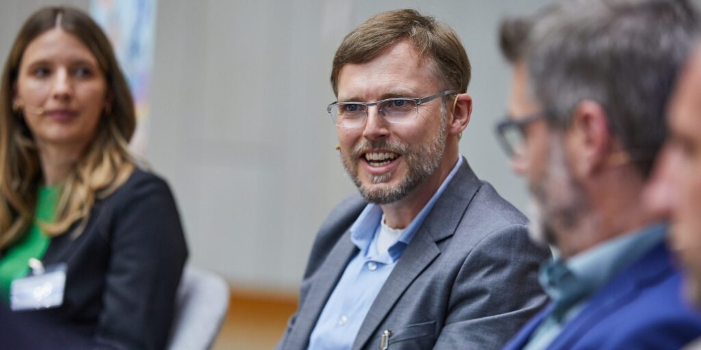 Dr. Martin Noack bei der Podiumsdiskussion in Stuttgart
