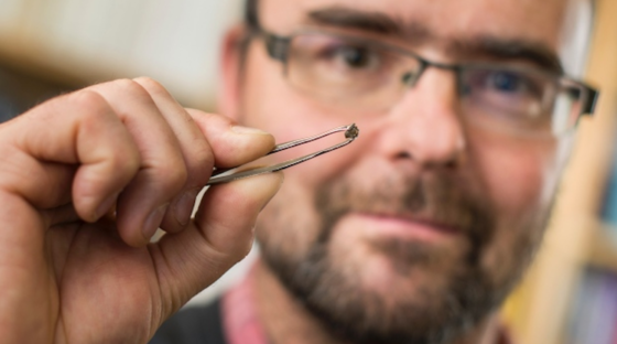 Diamant beweist Existenz von Wassermassen im Erdinneren