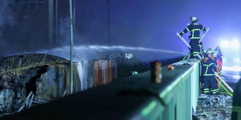 Großbrand in Hamburg: Lachgas erschwerte Löscharbeiten