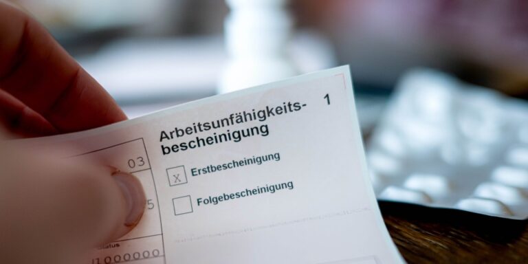 Deutschland-Studie zeigt: Das Problem sind nicht zu viele Krankmeldungen