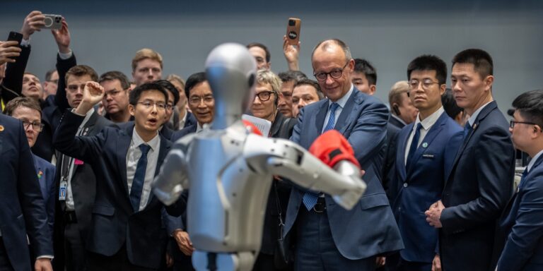 Merz in China: Was steckt hinter Unitrees Box-Robotern?