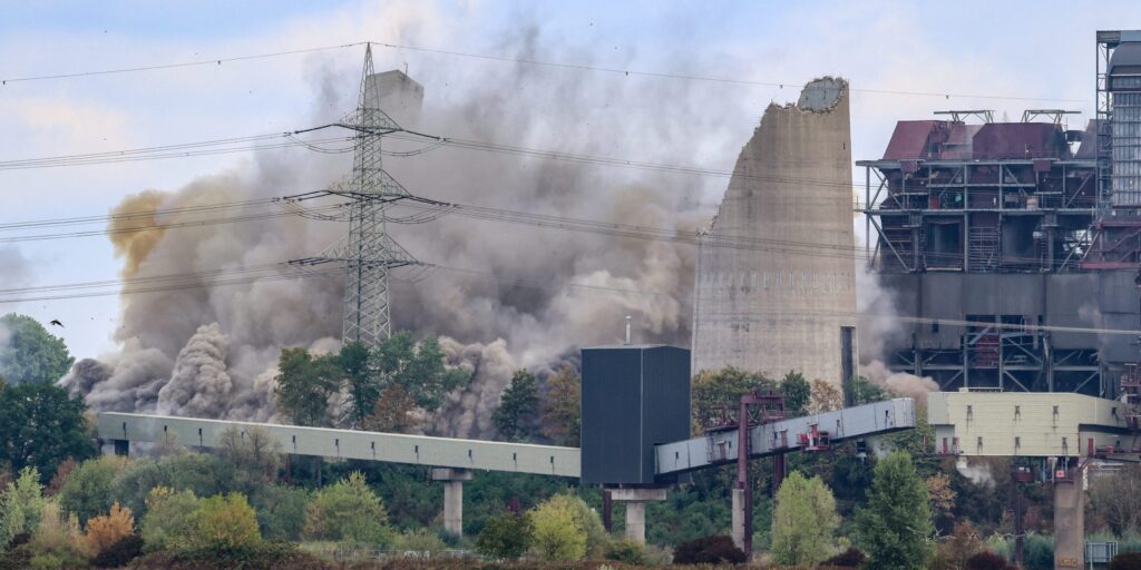 Der Sprengsatz am alten Kesselhaus B zündet in Bodennähe