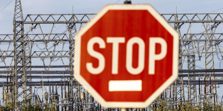 Stau am Stromnetz: Berlin verteilt den Mangel, Forscher sehen Platz für 150 GW Solar