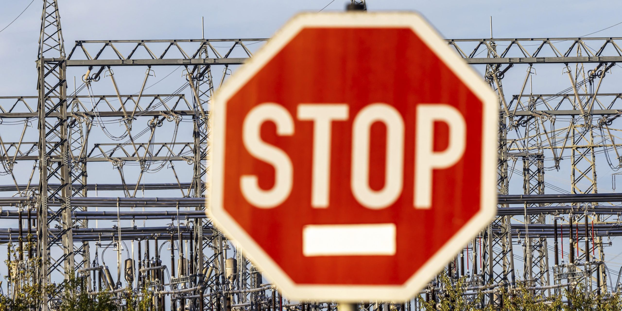 Stau am Stromnetz: Berlin verteilt den Mangel, Forscher sehen Platz für 150 GW Solar