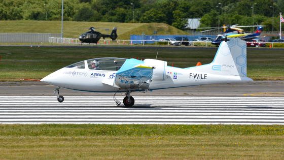 Elektroflugzeug von Airbus überfliegt den Ärmelkanal von Lydd nach Calais