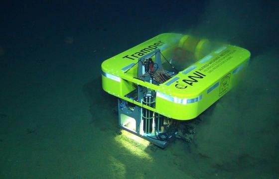 Tiefseeroboter Tramper besteht Fahrübungen in 4150 m Meerestiefe