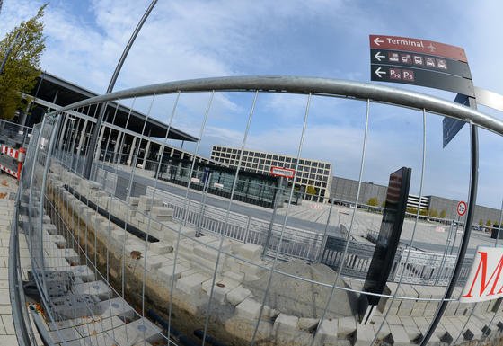 Berlin diskutiert über Abriss und Neubau des Flughafens BER