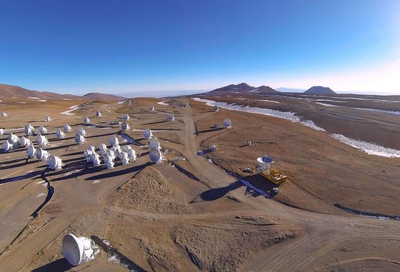 Riesen-Teleskop Alma in Chiles Wüste ist fertig